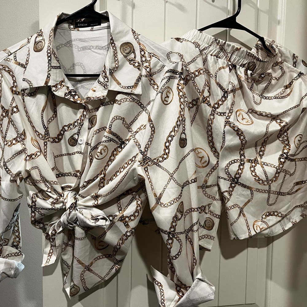 2 pc set large fits like xtra large.. no stretch